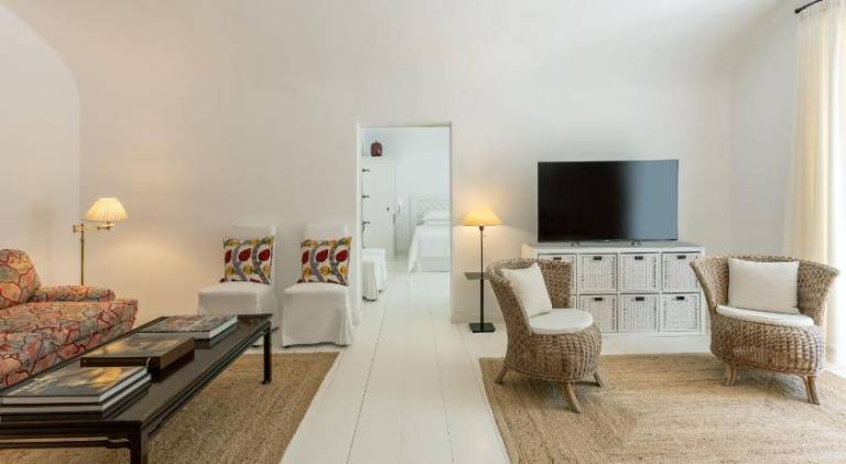 Apartment with jacuzzi — photo 2