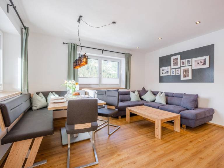 Ruhig gelegene Immobilie mit Balkon