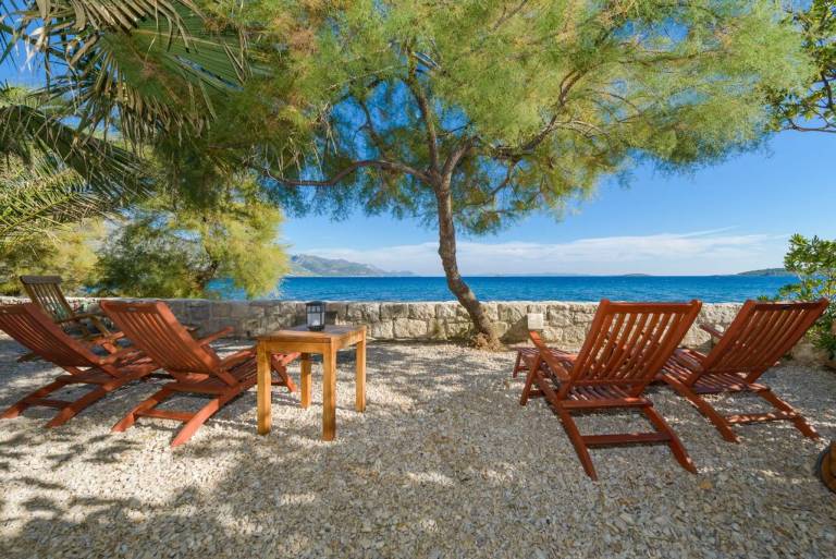 Villa with barbecue, private pool & garden — photo 4