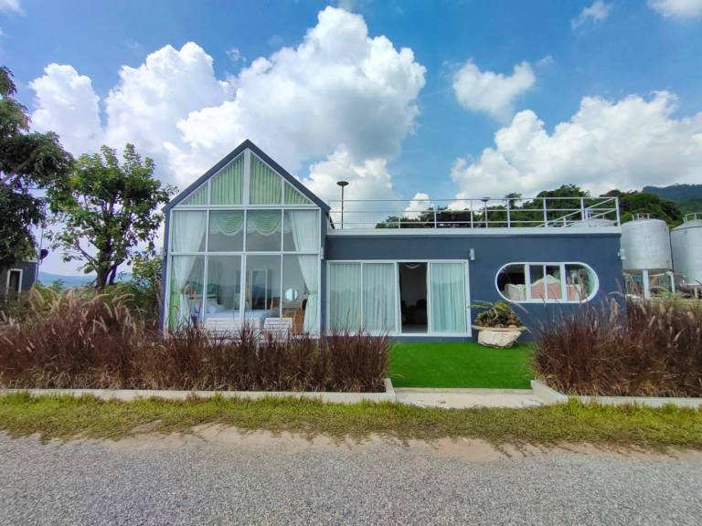 Bungalow with barbecue & pool — photo 5