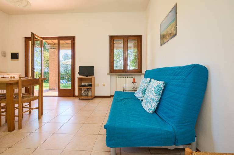 Apartment with terrace, barbeque & garden | Garden view — photo 4
