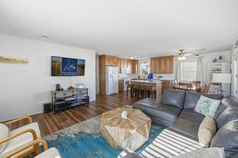 Sea La Vie II 450 ft to the beach Hot Tub and Dog Friendly — photo 5