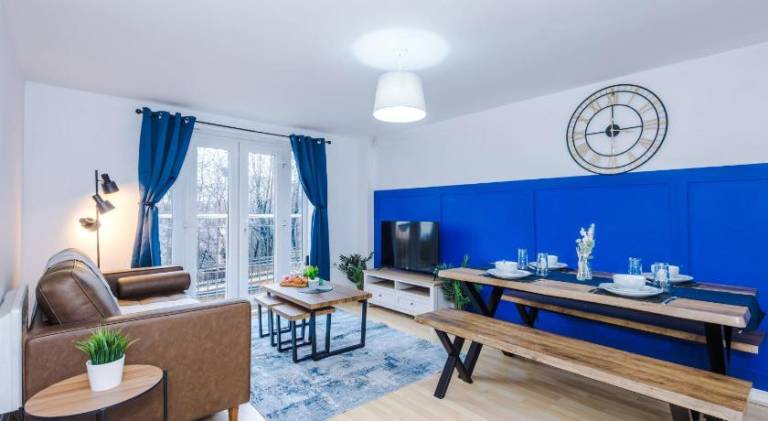 The Salford Luxe Apt - Chic & Modern 2-Bed Living - Business or Work-Friendly Stay by Parydise Prope in Salford