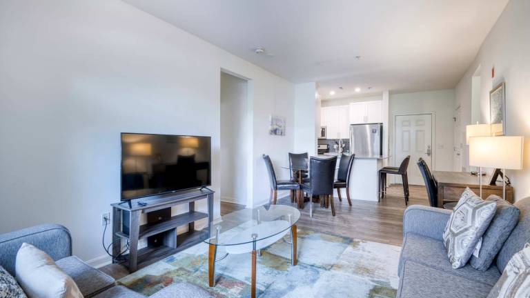 Child-friendly rental apartment with grill & pool | Suitable for remote work | Pet-friendly — photo 5