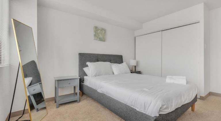 PP 2114 Professional 2br apt, Near Hospitals — photo 2