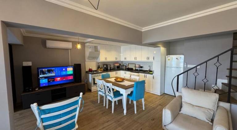 Villa with patio, garden & BBQ | Perfect for remote work — photo 4