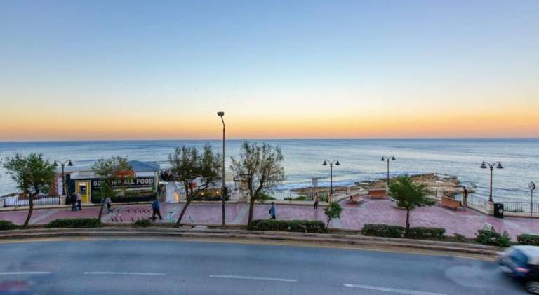 Luxury Waterfront Stay in Prime Sliema Area — photo 4