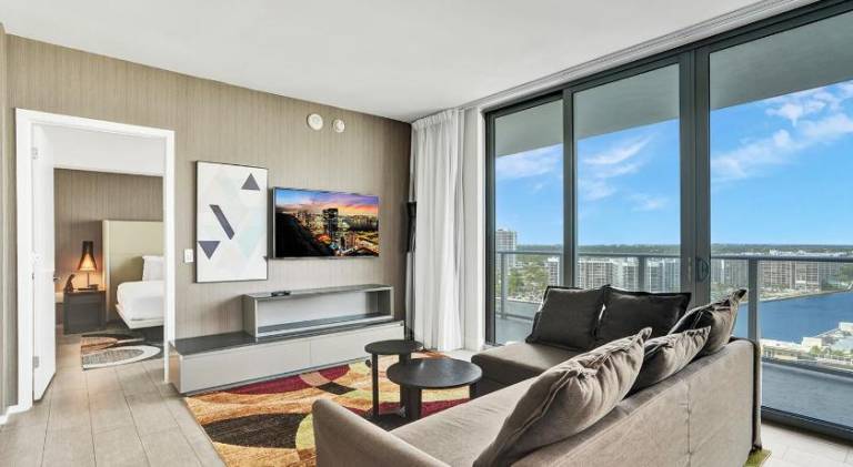 2BR & 2BA Corner Suite Ocean Views at Hyde Beach House — photo 2