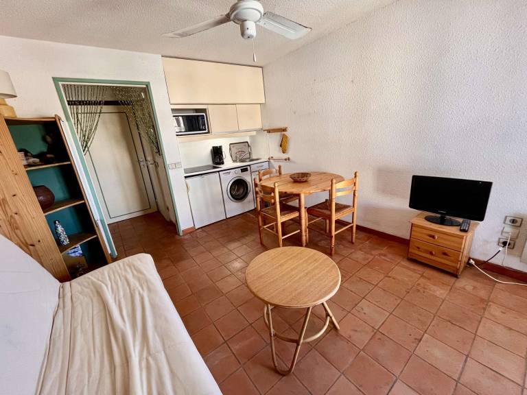 Cozy Studio in Cavalaire-sur-Mer, Steps from Beach, Parking Included — photo 2