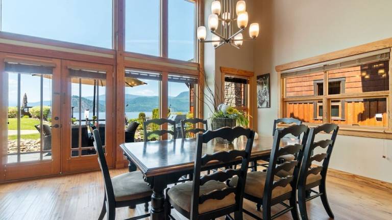 House  Salmon Arm