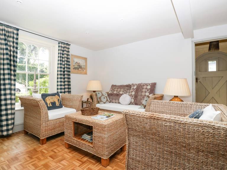Family-friendly beautiful cottage with garden & pool | Beach view | Pet-friendly — photo 3