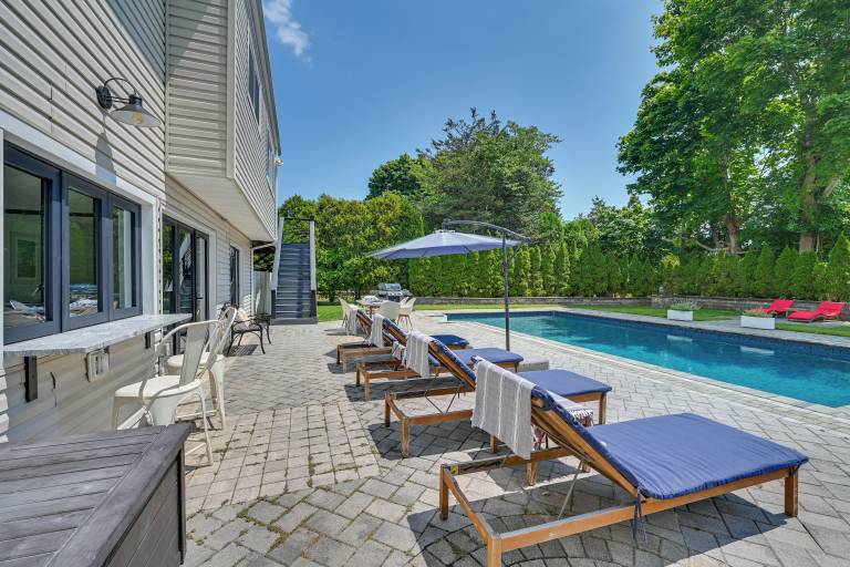 House  Hampton Bays