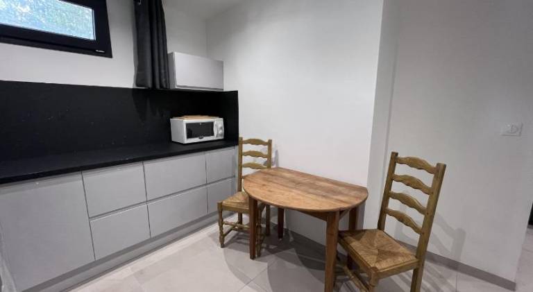 Apartment with patio — photo 5