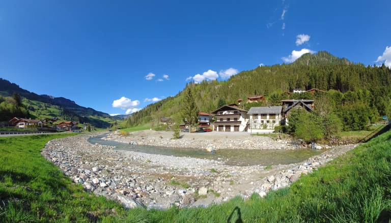 Child-friendly beautiful rental apartment with barbeque, yard & pool | Close to the ski | Pet-friendly — photo 4