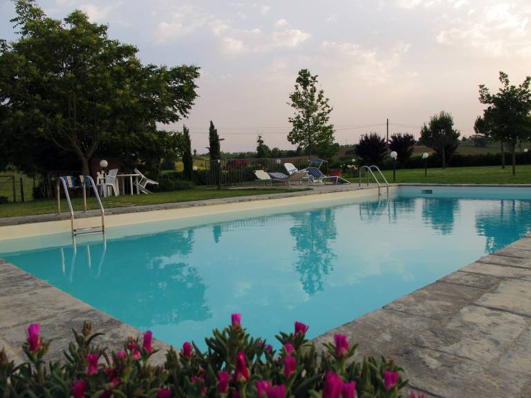 Vacation home with yard, grill & private pool — photo 2