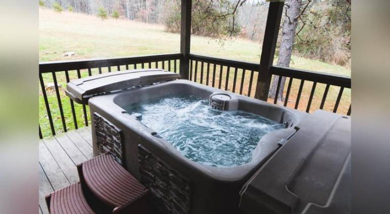 Vacation home with pool & hot tub — photo 5