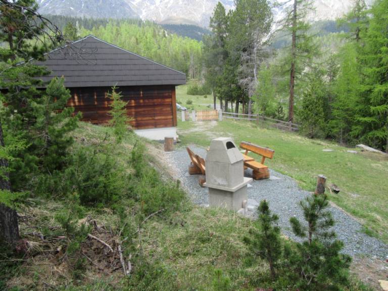 House with grill — photo 2