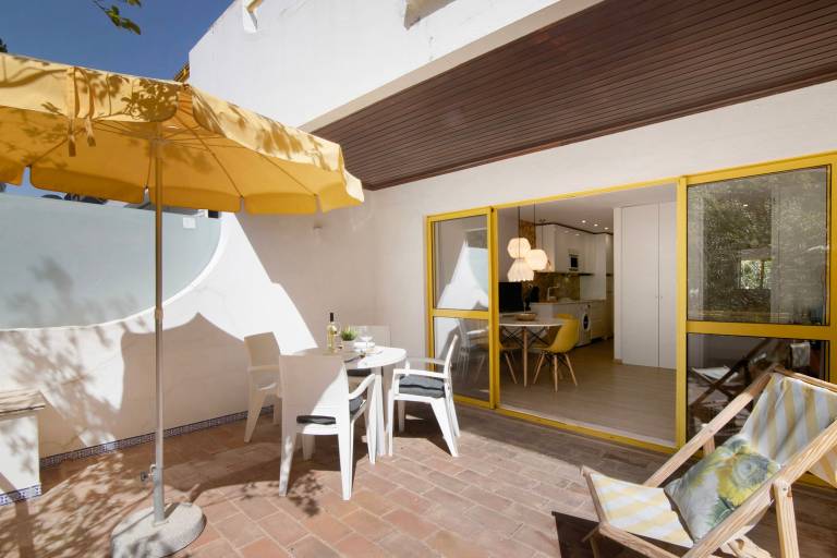 Rental apartment with fast internet & terrace | Garden view — photo 4