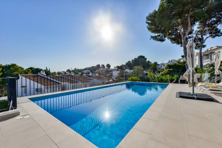 Villa with private pool, yard & barbeque — photo 3
