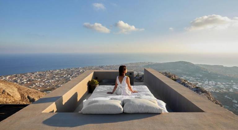 Villa with jacuzzi & pool in Santorini