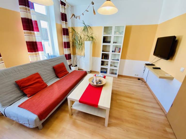 Rental apartment with patio — photo 4