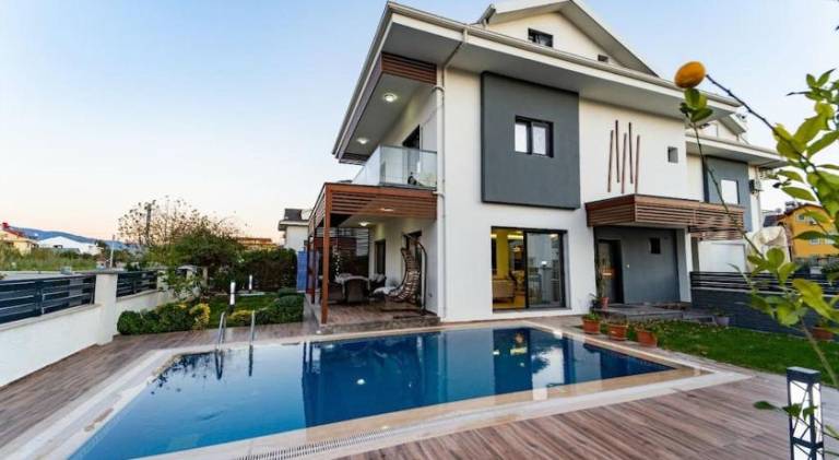 Fully equipped villa with patio, garden & private pool | Perfect for remote work | Dogs allowed in Fethiye