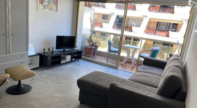 Apartment with 1 room for 4 persons in Antibes