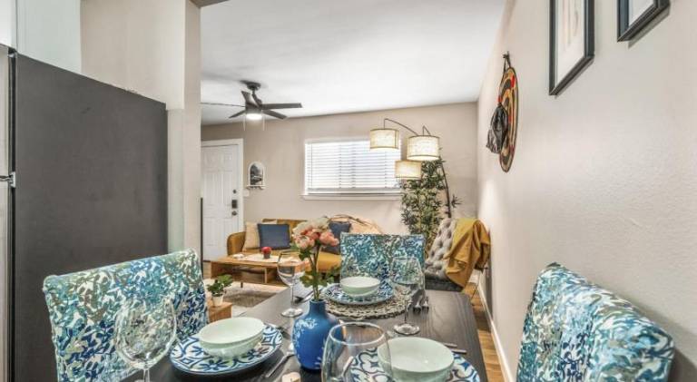 AT and T Walkable 1BD unit Live the Excitement — photo 2
