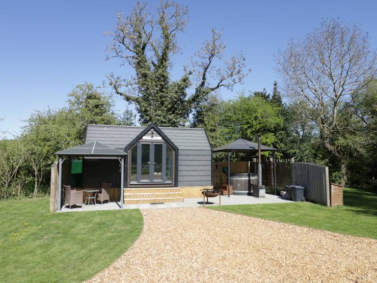 Acorn Lodge At Bridge Lake Farm & Fishery