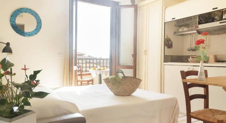 Charming serviced apartment with terrace | Close to the beach | Pets are welcome — photo 2