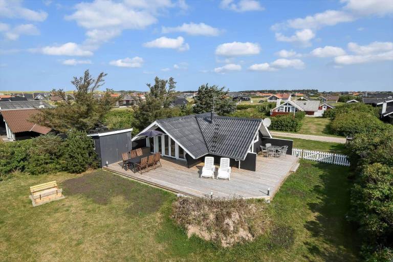 Vacation home with terrace & barbecue in Harboore