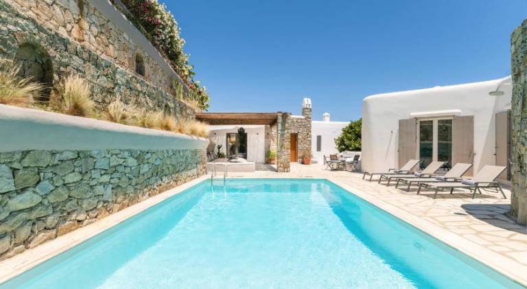 Villa with garden, private pool & barbeque in Mykonos