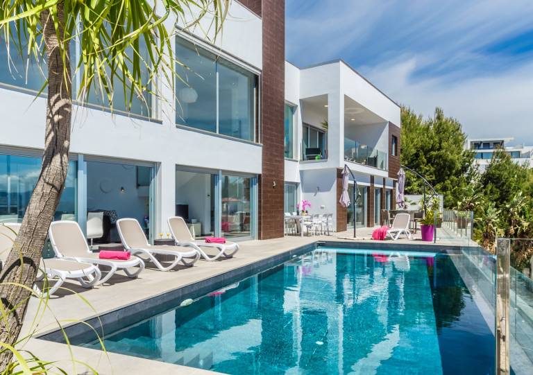 Villa 'Malaika' with Sea View, Wi-Fi and Air Conditioning in Granada