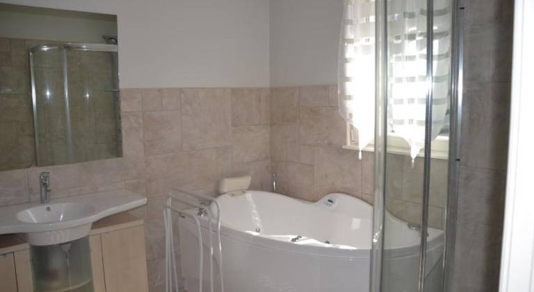 House with 6 rooms for 12 persons — photo 2