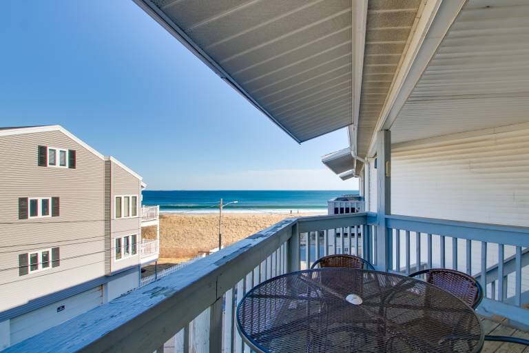 Beachfront Old Orchard Beach Condo w Balcony