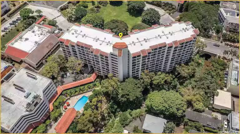 Condo with pool — photo 3