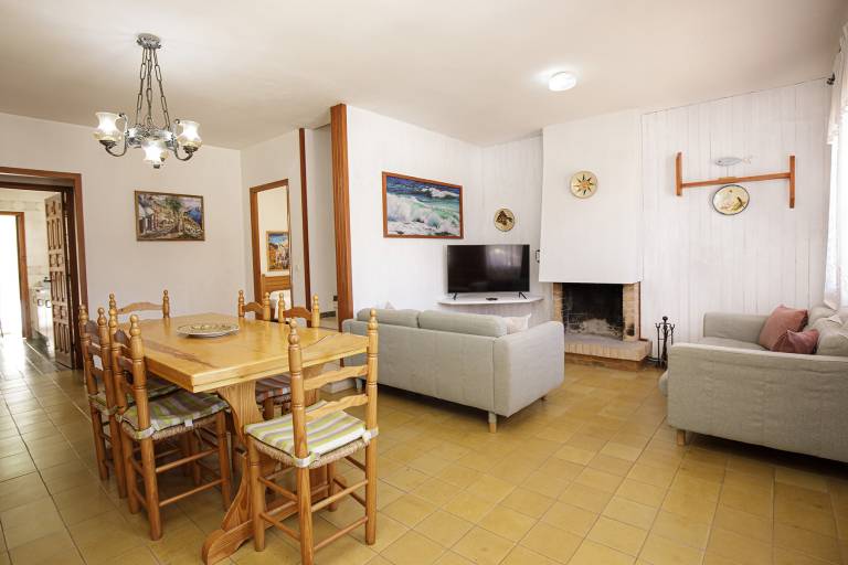 House with garden & terrace — photo 3