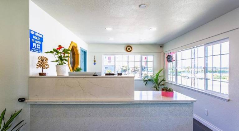 Coastal Breeze Inn — photo 4