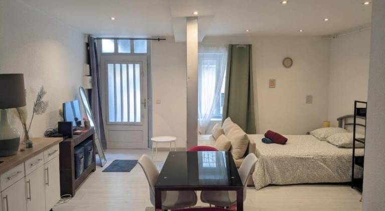 Rental apartment with 1 room for 4 persons in Bizanos
