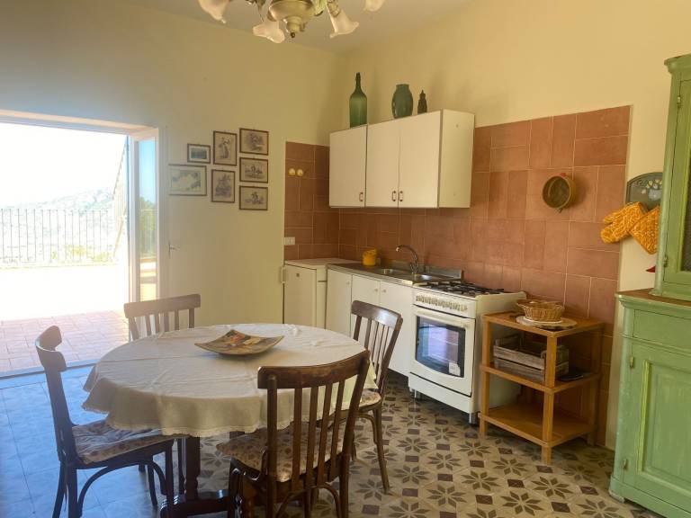 Holiday apartment with patio & yard — photo 4