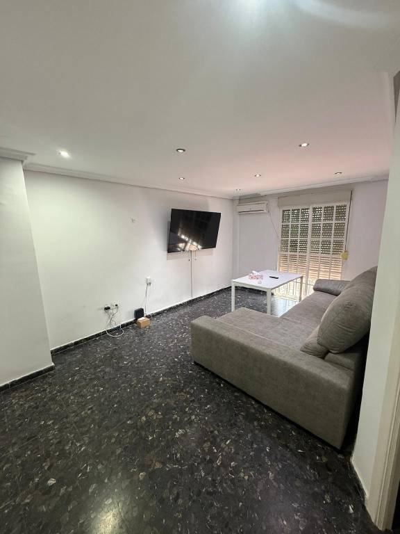 House with 3 rooms for 5 persons in Seville