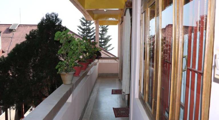 Lodge with terrace & garden — photo 5