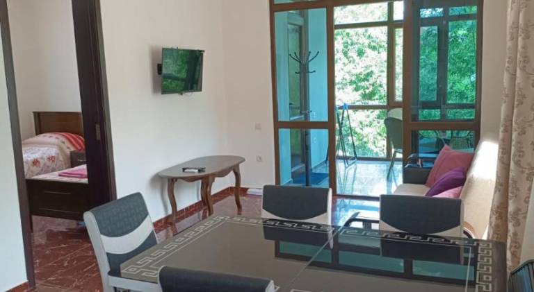 Rental apartment with patio, garden & barbecue — photo 3