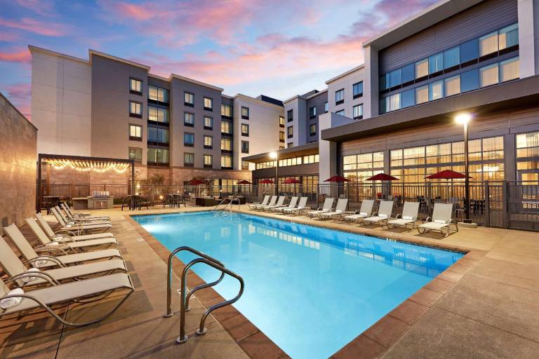 Hampton Inn Long Beach Airport — photo 3