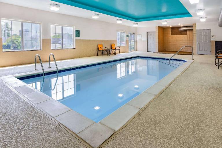 La Quinta Inn & Suites by Wyndham Norfolk — photo 3