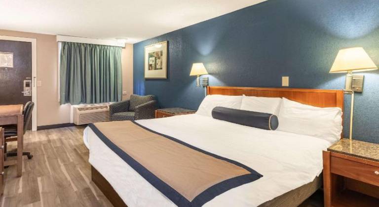 Rodeway Inn & Suites I-94 Kenosha in Kenosha, WI