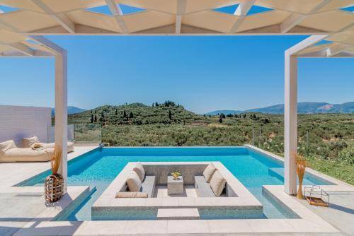 Villa with yard, BBQ & pool in Zakynthos