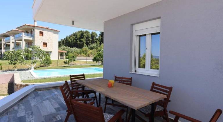 Villa with patio, private pool & BBQ — photo 3