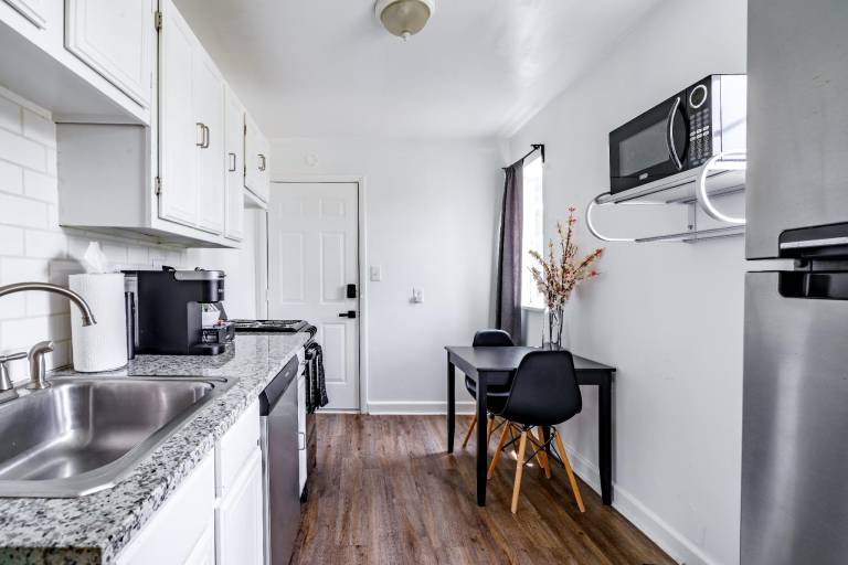 PRIME Location - Parking Free - Over 4,500 Reviews — photo 3
