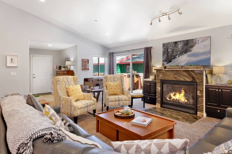 Majestic Sky Basecamp Ski Haus Retreat- Spa- Games- — photo 2